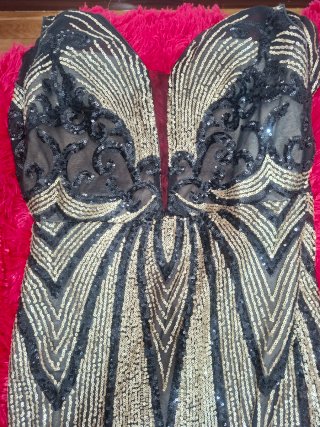 Vestido Negro y Dorado con Lentejuelas