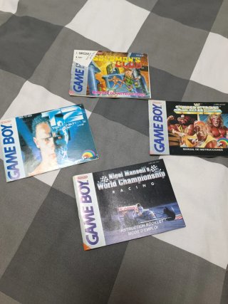 GAMEBOY CON SEIS JUEGOS Y MALETIN