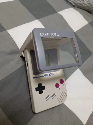 GAMEBOY CON SEIS JUEGOS Y MALETIN