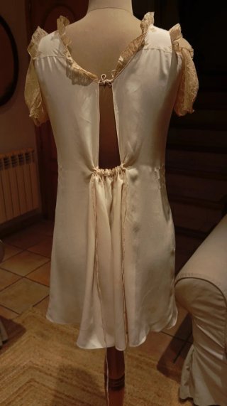 Vestido de seda antiguo.