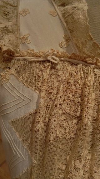 Vestido de seda antiguo.