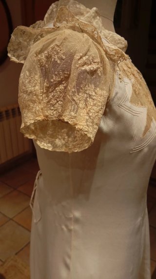 Vestido de seda antiguo.