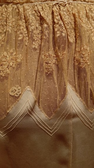 Vestido de seda antiguo.