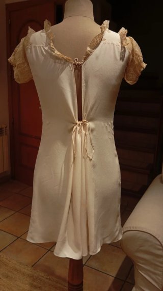 Vestido de seda antiguo.