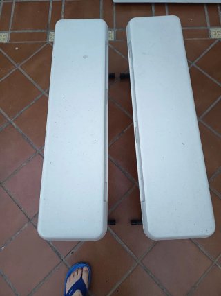 Bancos Plegables Blancos (2 unidades) sin usar