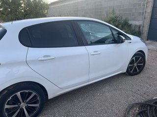 Peugeot 208 2014