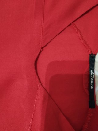 Blusa roja elegante