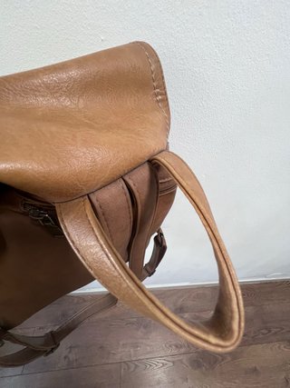 Mochila de cuero marrón