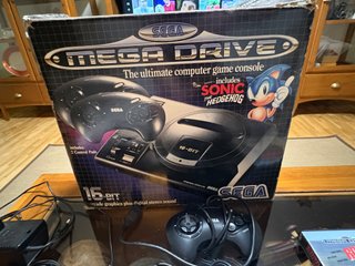Sega Mega Drive Model 1 + 2 mandos