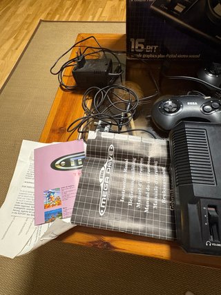 Sega Mega Drive Model 1 + 2 mandos