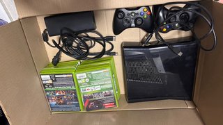 Xbox 360 Slim Negra + 2 Mandos + 14 Juegos