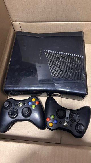 Xbox 360 Slim Negra + 2 Mandos + 14 Juegos