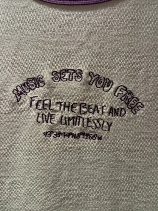 Camiseta Beige Music Sets You Free