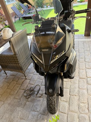 Keeway vieste xdv 125cc negra con maleta incluida.