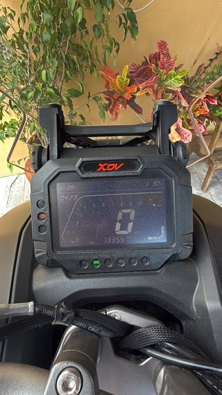 Keeway vieste xdv 125cc negra con maleta incluida.