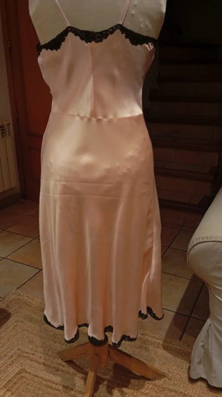 Vestido antiguo rosa empolvado.