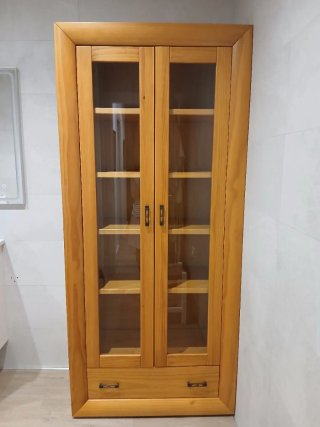 Vitrina madera maciza con cristal