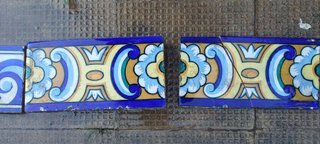 Azulejos antiguos decorativos pájaros y jarrón