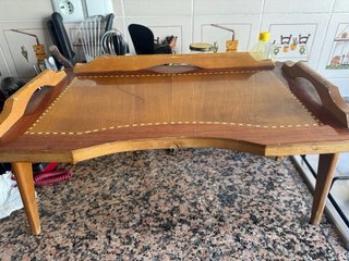 Mesa plegable de madera decorada