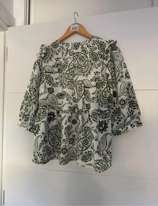 Blusa Cortefiel verde y blanca