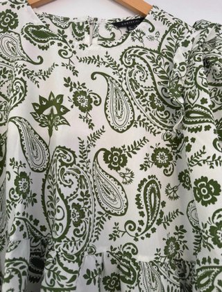 Blusa Cortefiel verde y blanca