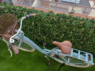 Bicicleta azul con cesta nueva garantía 2 años