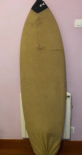 Tavola da surf 5'8 con leash, fodera e pinne