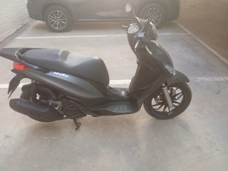 Piaggio Medley Negra