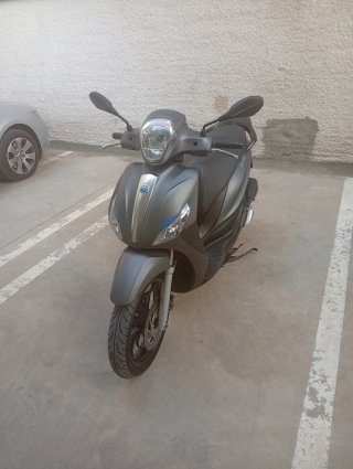 Piaggio Medley Negra