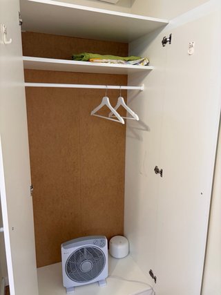 Pratico armadio Kleppstad di IKEA