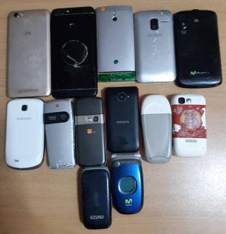 Lotto di 13 cellulari (per pezzi)
