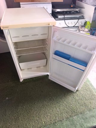 Nevera Indesit 85x50x54 cm