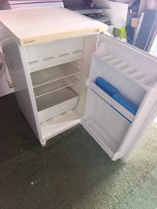 Nevera Indesit 85x50x54 cm