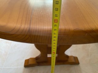 Mesa de comedor de madera