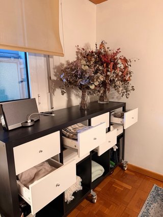 Pack Comedor IKEA: Mesa, 4 Sillas y Aparador