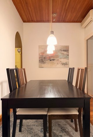 Pack Comedor IKEA: Mesa, 4 Sillas y Aparador