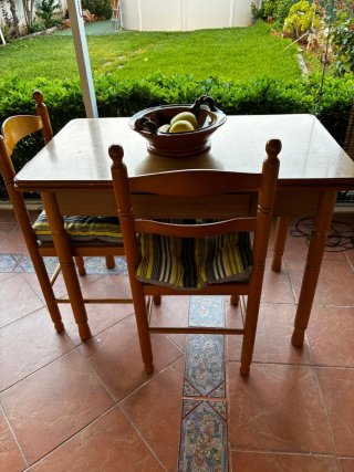 Mesa extensible cocina + 2 sillas