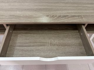 Escritorio moderno madera  silla nueva, lamparita