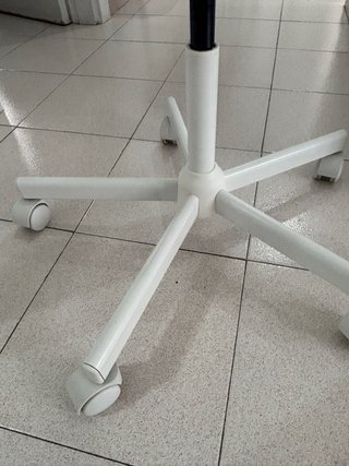 Escritorio moderno madera  silla nueva, lamparita