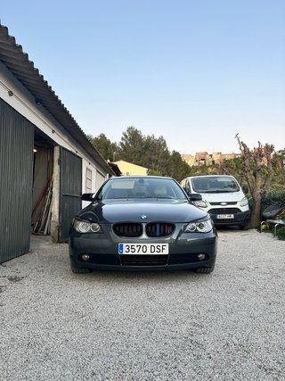 BMW 523i