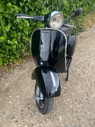 Vespa P200DS 1981 Negra - ITV Recién Pasada