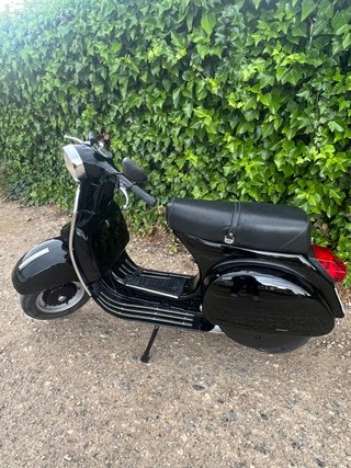 Vespa P200DS 1981 Negra - ITV Recién Pasada