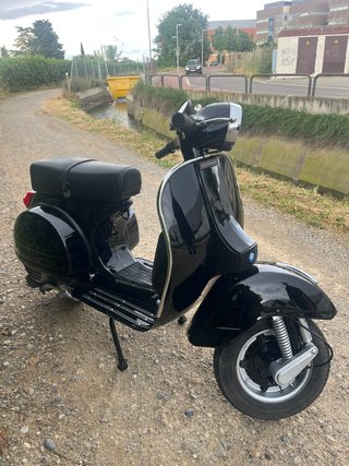 Vespa P200DS 1981 Negra - ITV Recién Pasada