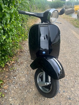 Vespa P200DS 1981 Negra - ITV Recién Pasada