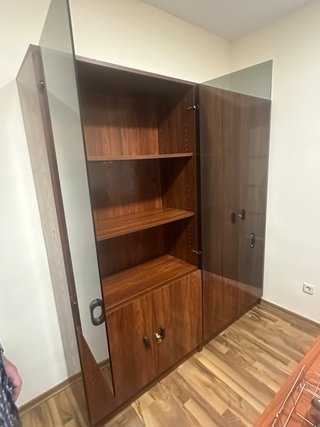 Armario madera oficina estantes vitrinas