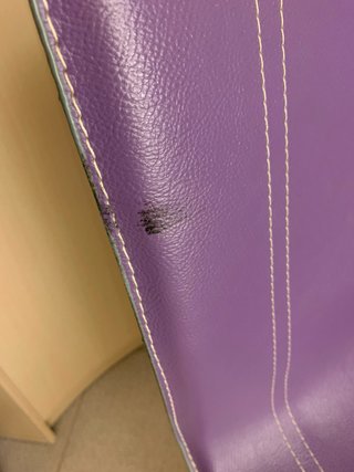Silla de escritorio morada con ruedas