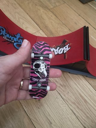 Pista de skate y skate de dedos
