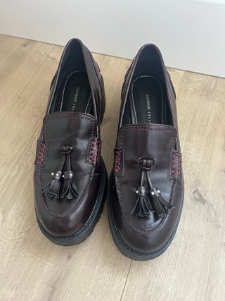 Mocasines burdeos con Borla Zara