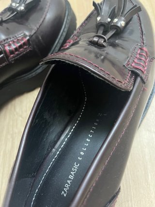 Mocasines burdeos con Borla Zara