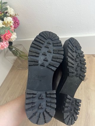 Mocasines burdeos con Borla Zara